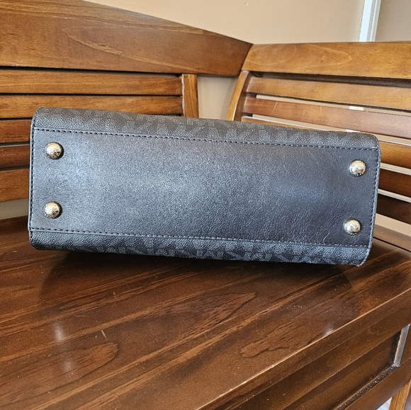 Michael Kors Signature Hamilton Satchel With Matching Fanny Pack! - Picture 4 of 14